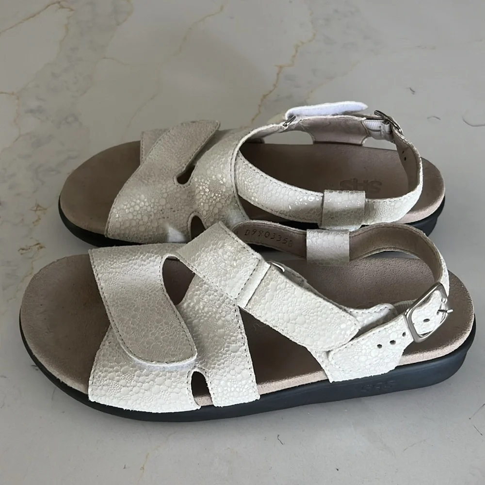 SAS women sandals color: white                       Size: 6.5 M - Picture 4 of 12